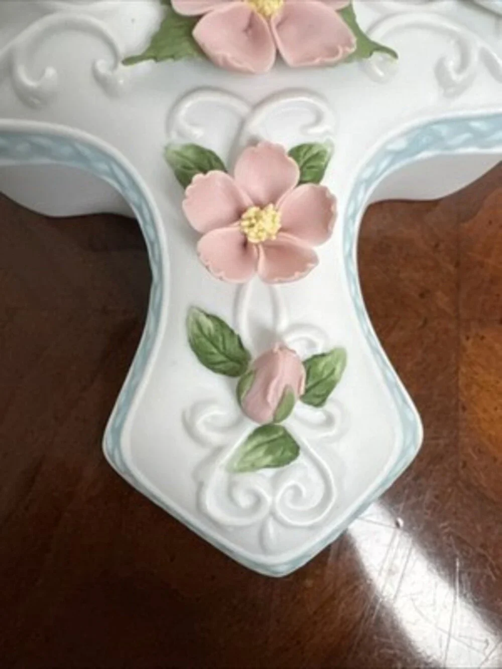 Avon Porcelain Cross Keepsake Trinket Jewelry Box 2002 New